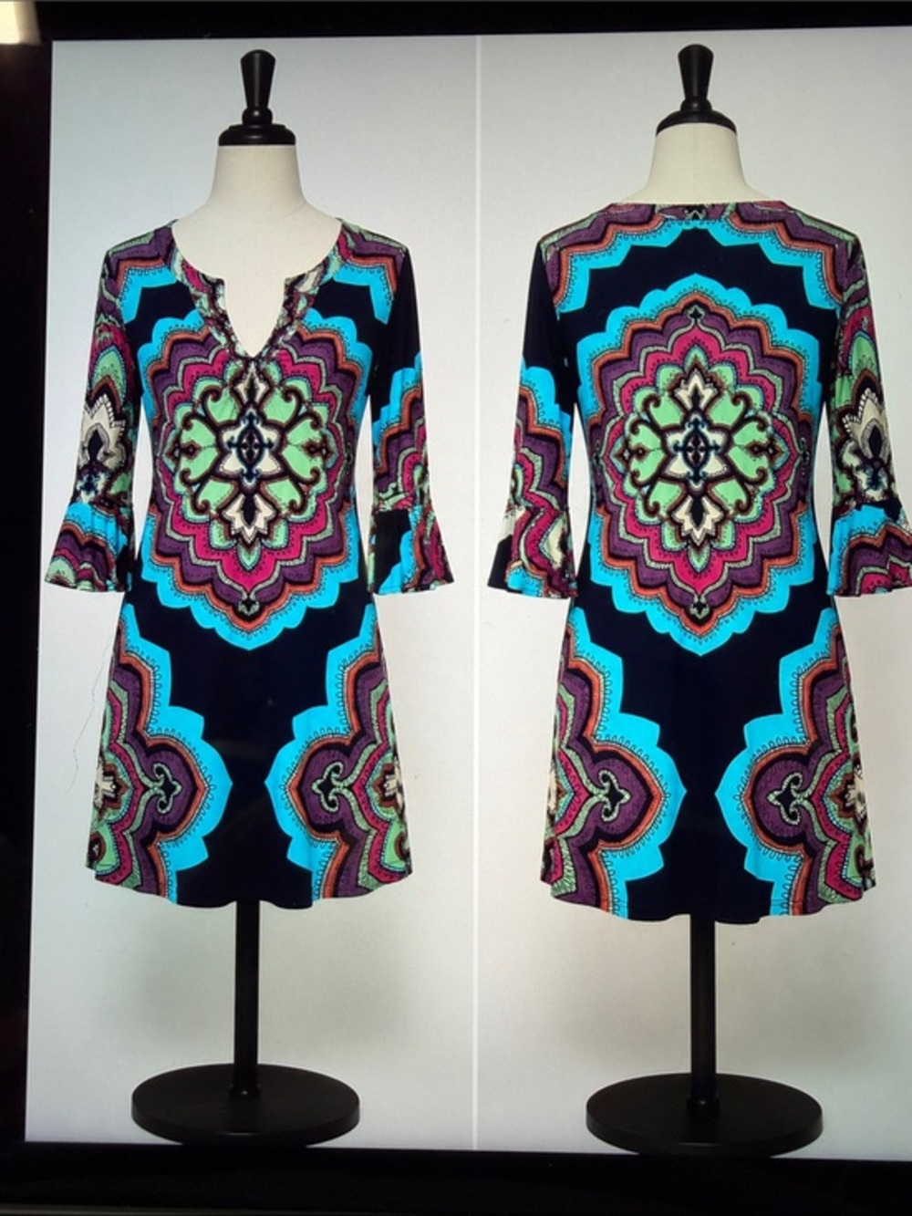 ARYEH WOMENS MEDALLION PRINT TUNIC BELL SLEEVE SIZE MEDIUM